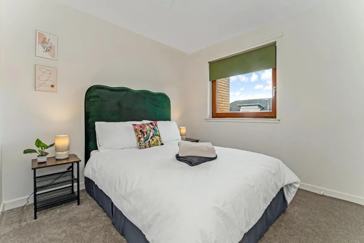 Image 5 of 2Bed City Central East End Gem