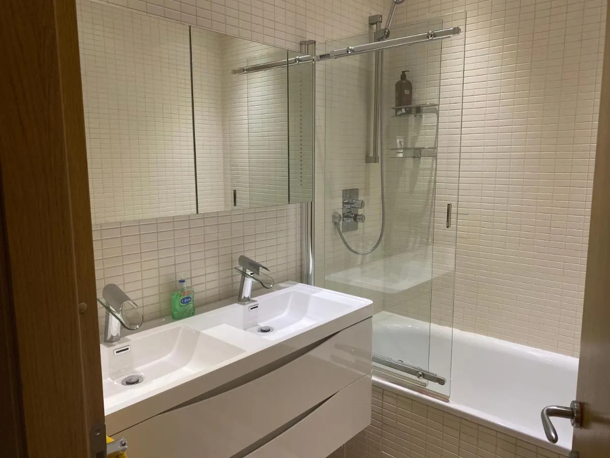 Image 4 of 2 bed Chic Apartment in Glasgow City Centre