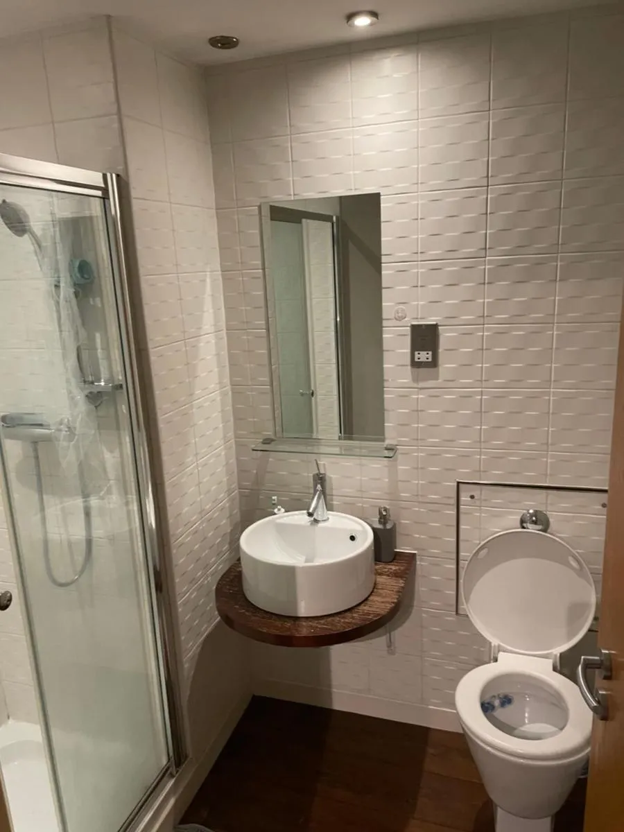 Image 6 of 4 bedroom apt west end Glasgow near city centre