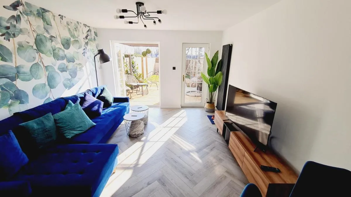 Image 4 of Beautiful 2bed house with garden, walking distance to town – FREE parking
