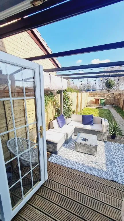 Image of Beautiful 2bed house with garden, walking distance to town – FREE parking