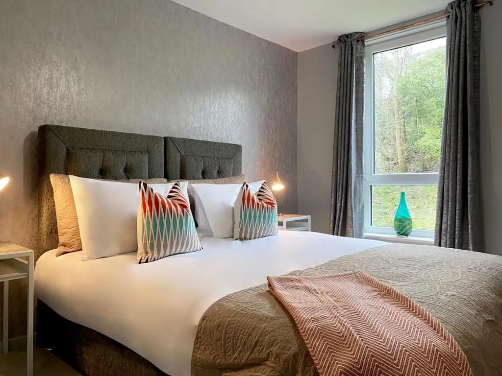 Image of Beautiful West End Flat with Private Parking