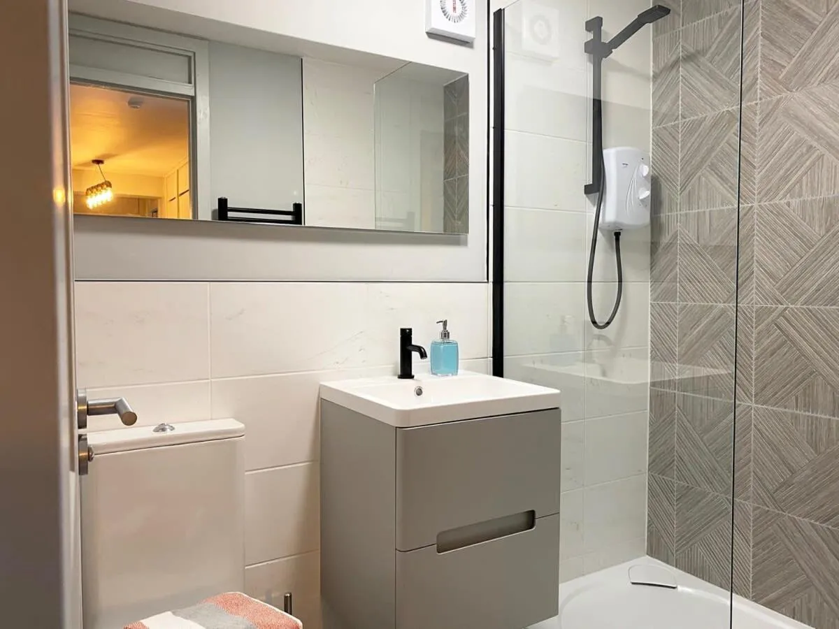 Image 2 of Beautiful West End Flat with Private Parking