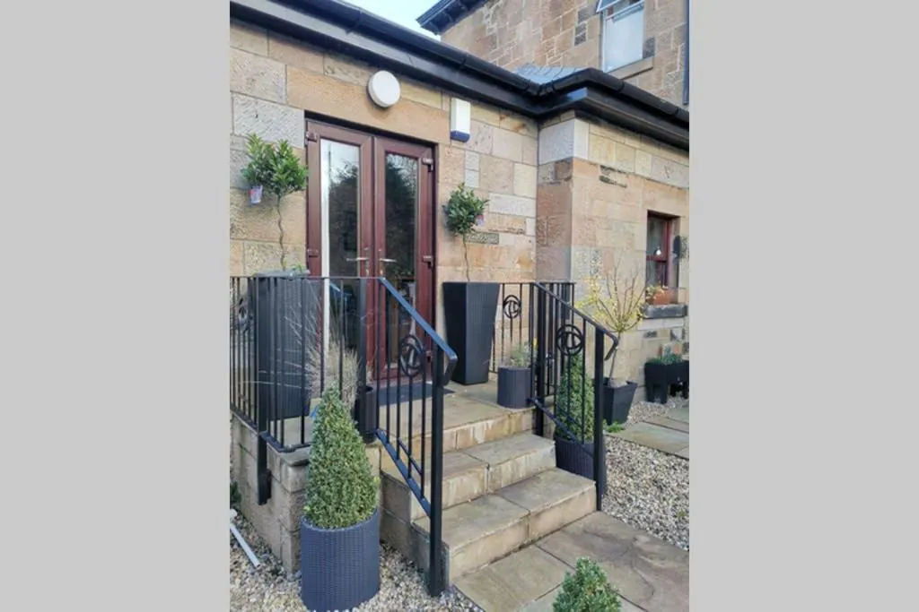 Image 4 of Beautiful self contained apartment with garden