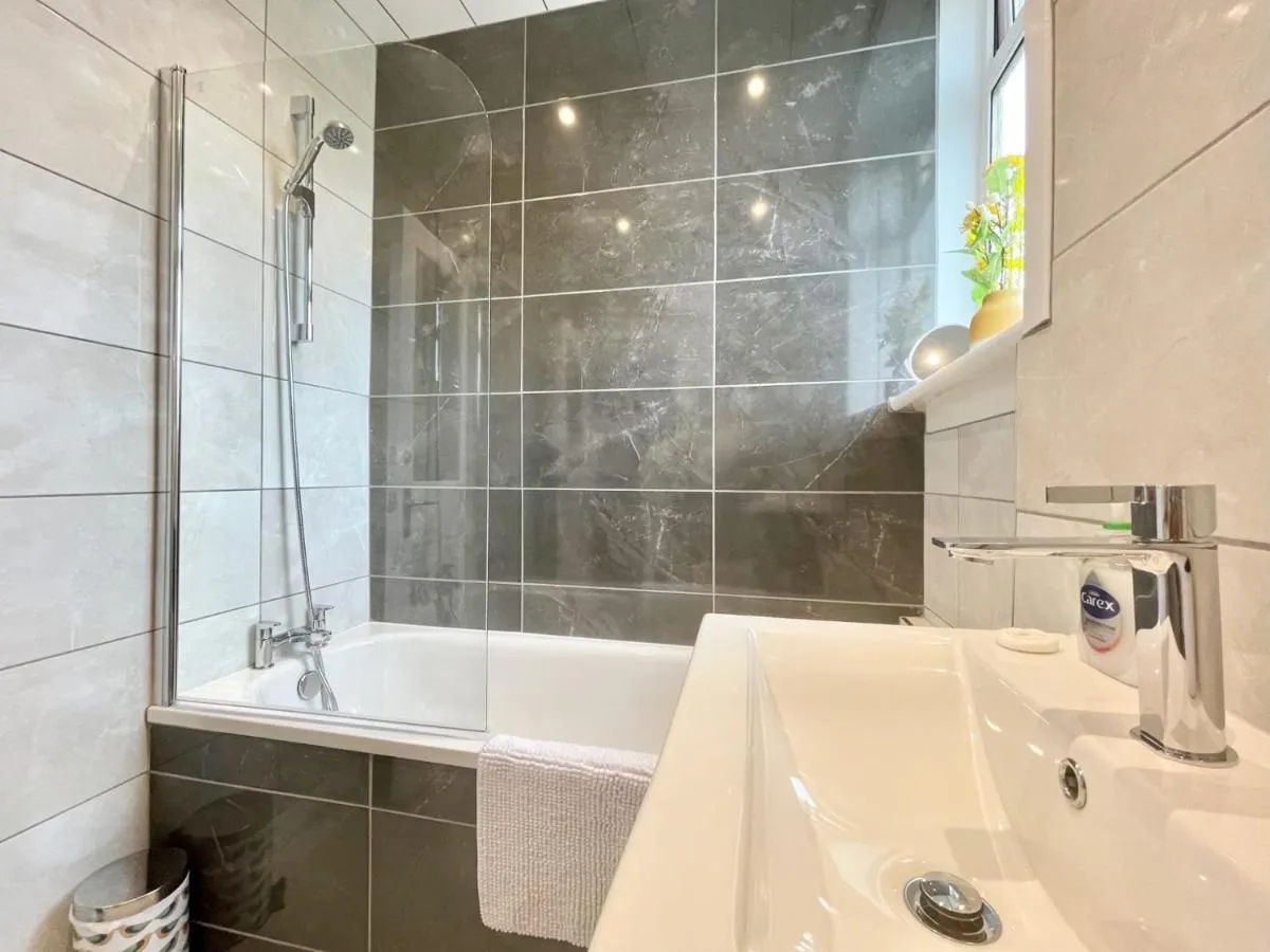 Image 2 of Bella House – 3 bed house in Glasgow