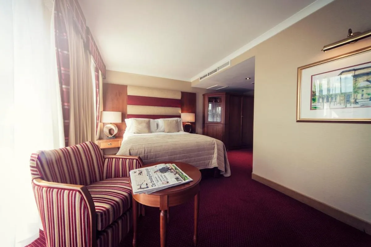 Image 1 of Carlton George Hotel