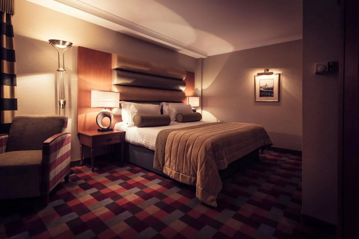 Image 6 of Carlton George Hotel