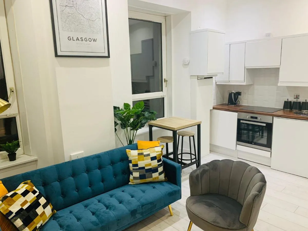 Image 6 of Cheerful 2 Bedroom Homely Apartment, Sleeps 4 Guest Comfy, 1x Double Bed, 2x Single Beds, Parking, Free WiFi, Suitable For Business, Leisure Guest,Glasgow, Glasgow West End, Near City Centre