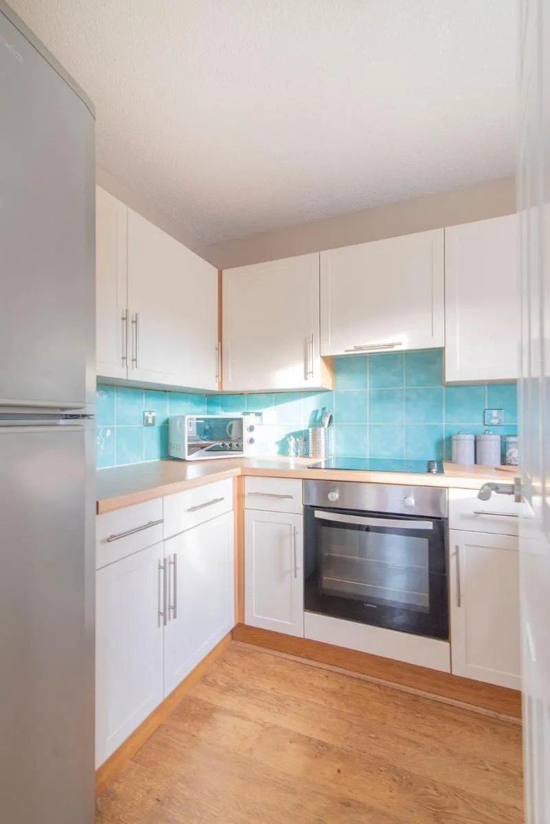 Image 3 of Ground Floor West End /City Centre / Rockvilla flat & Parking