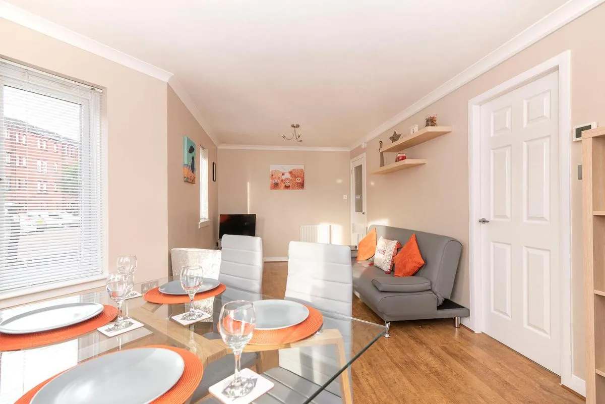 Image 6 of Ground Floor West End /City Centre / Rockvilla flat & Parking