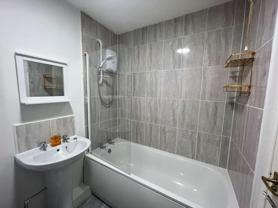 Image 2 of Ideal 2 Bedroom Glasgow Home
