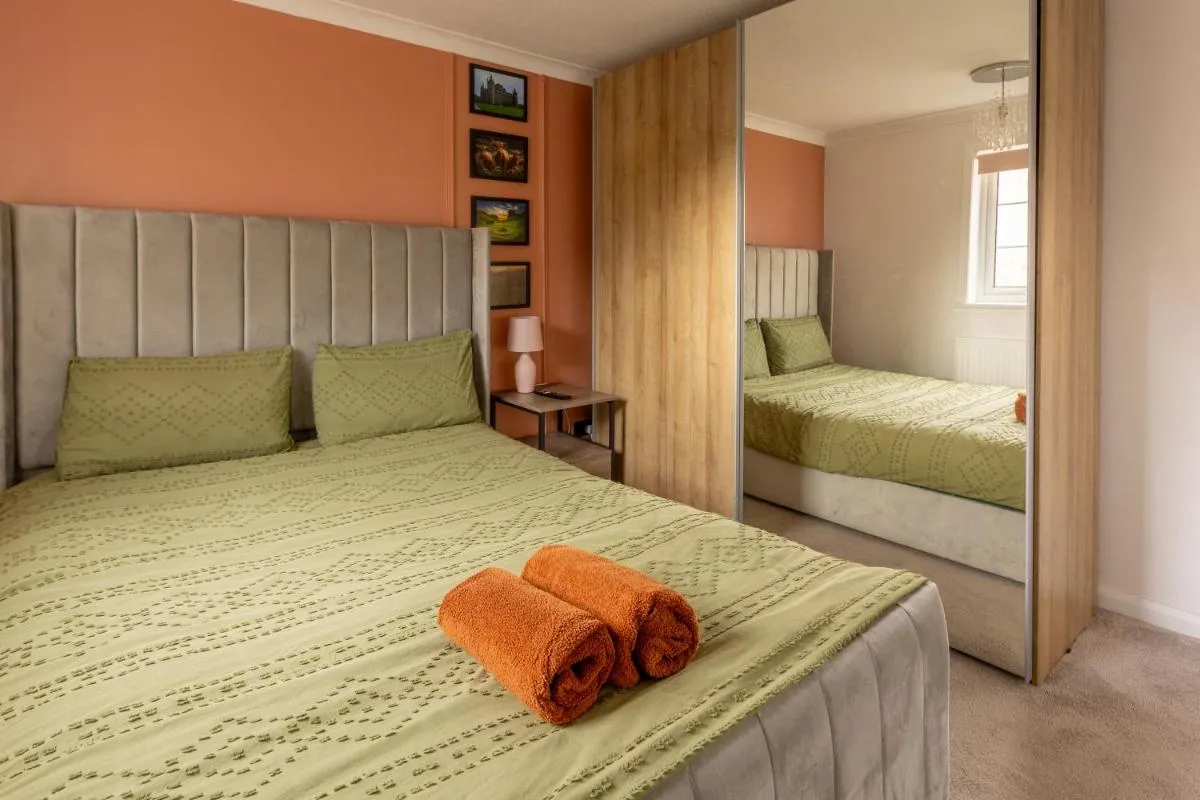 Image 1 of Ideal 3 Bed Home In Glasgow City With Free Parking