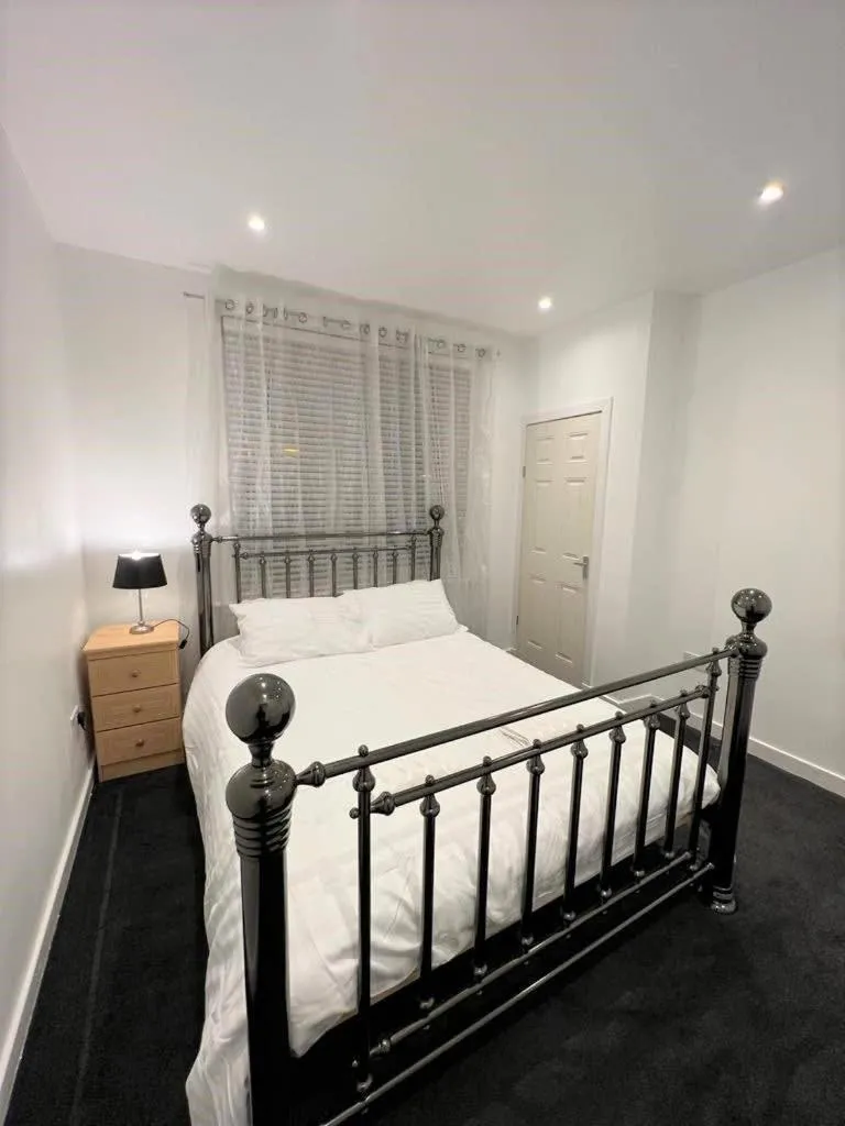 Image 3 of Lovely 2 Bed Apt close to Silverburn Mall