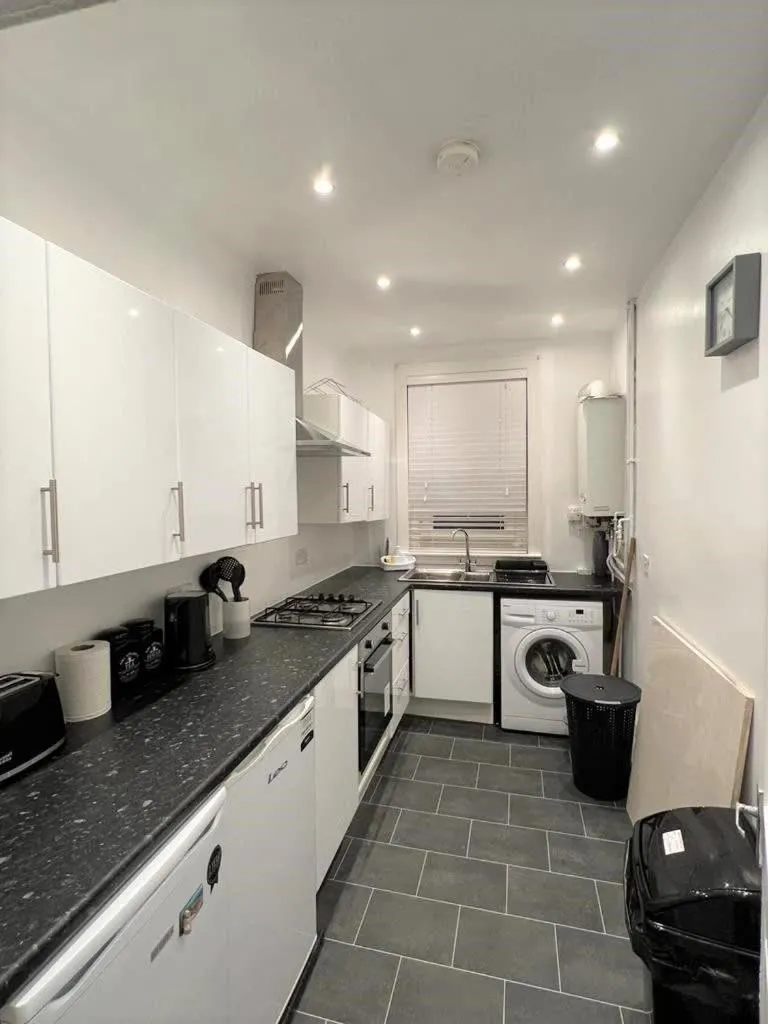 Image 4 of Lovely 2 Bed Apt close to Silverburn Mall