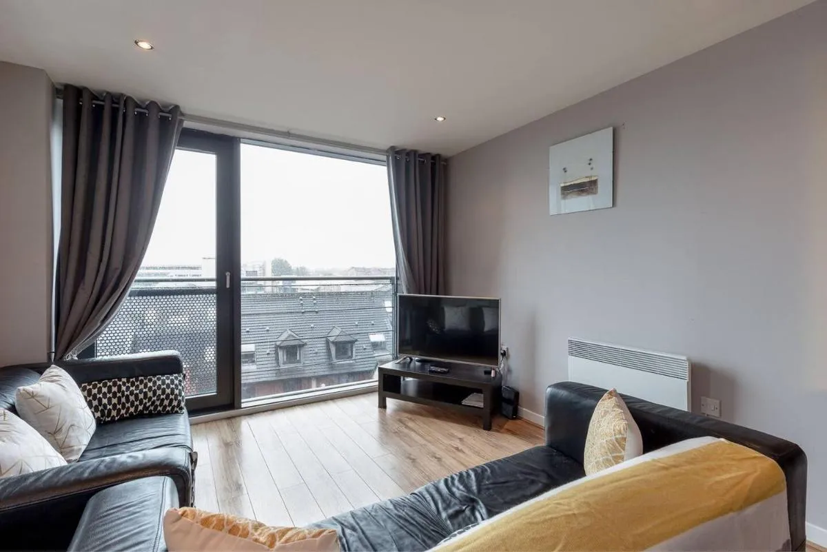 Image 4 of Modern Riverfront Apt. 10 mins from Hydro/SECC