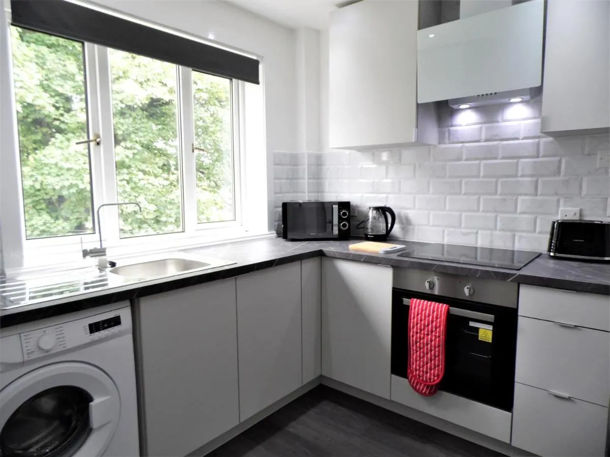 Image 3 of Penilee Upper Apartment