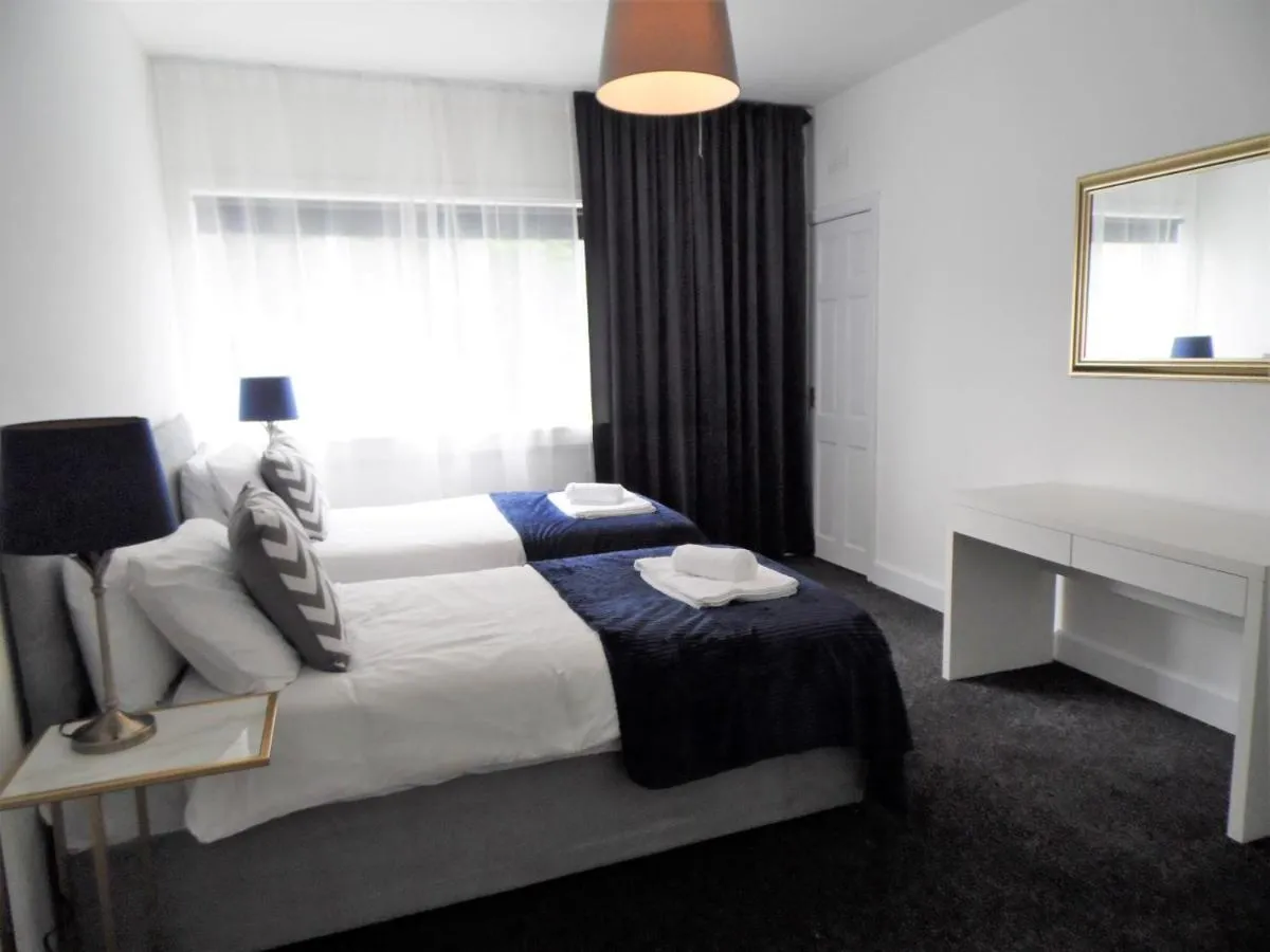 Image 6 of Penilee Upper Apartment