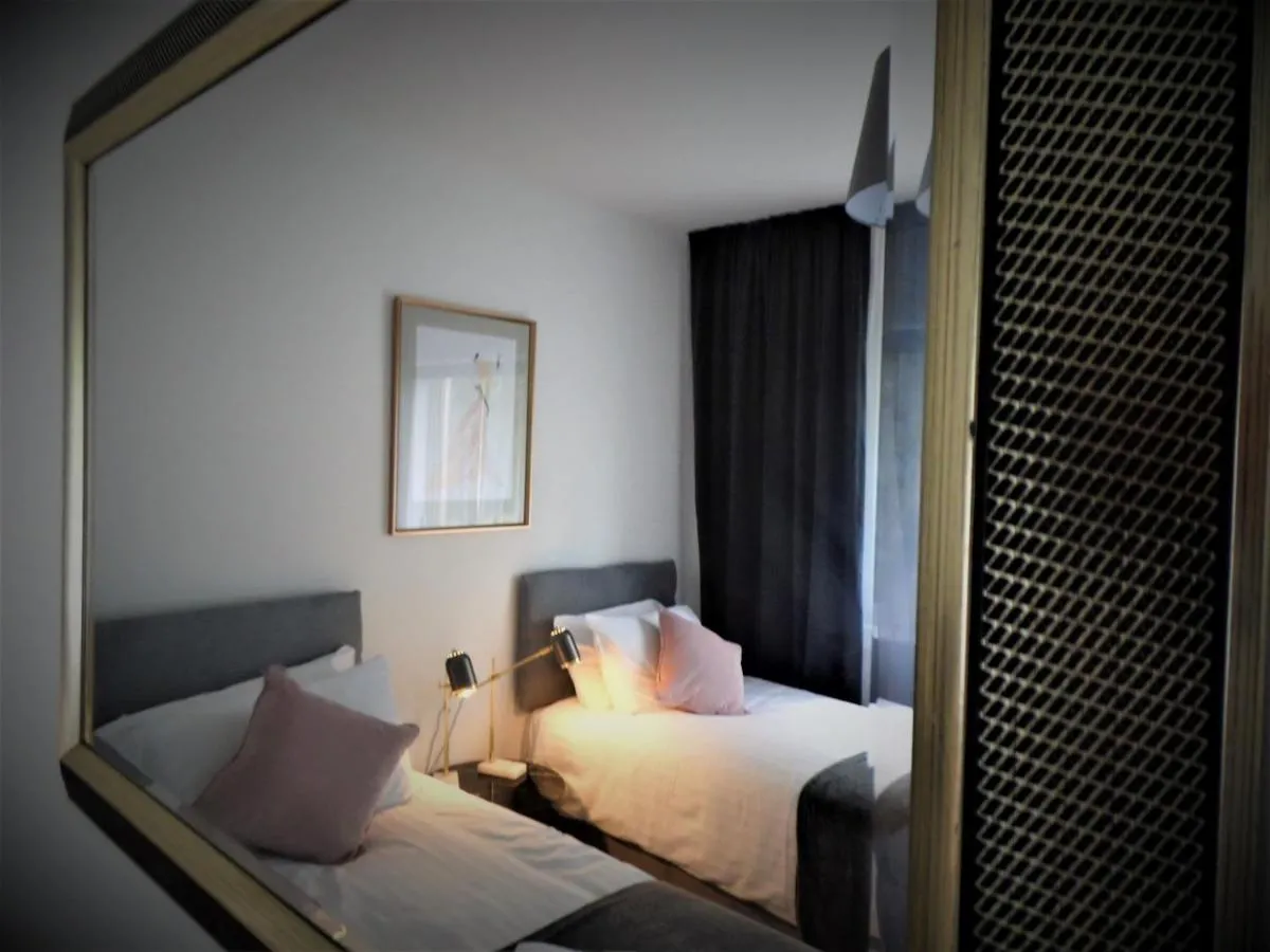 Image 1 of Penilee Upper Apartment