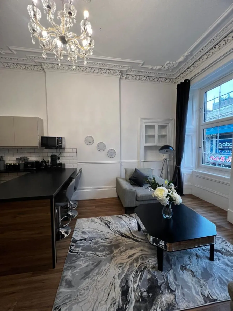 Image 3 of Sauchiehall Street Apartment