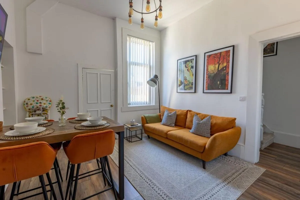 Image 1 of Spacious 3 Bedroom Home In Glasgow – Free Parking