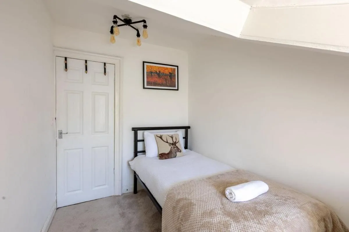 Image 3 of Spacious 3 Bedroom Home In Glasgow – Free Parking