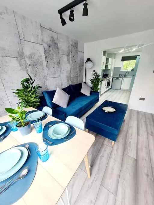 Image 1 of Spacious 5bed house, FREE parking, NO PARTY !