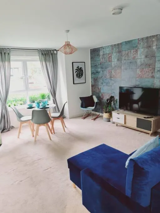 Image 6 of Stylish 2 bedroom Apartment / FREE Gated Parking