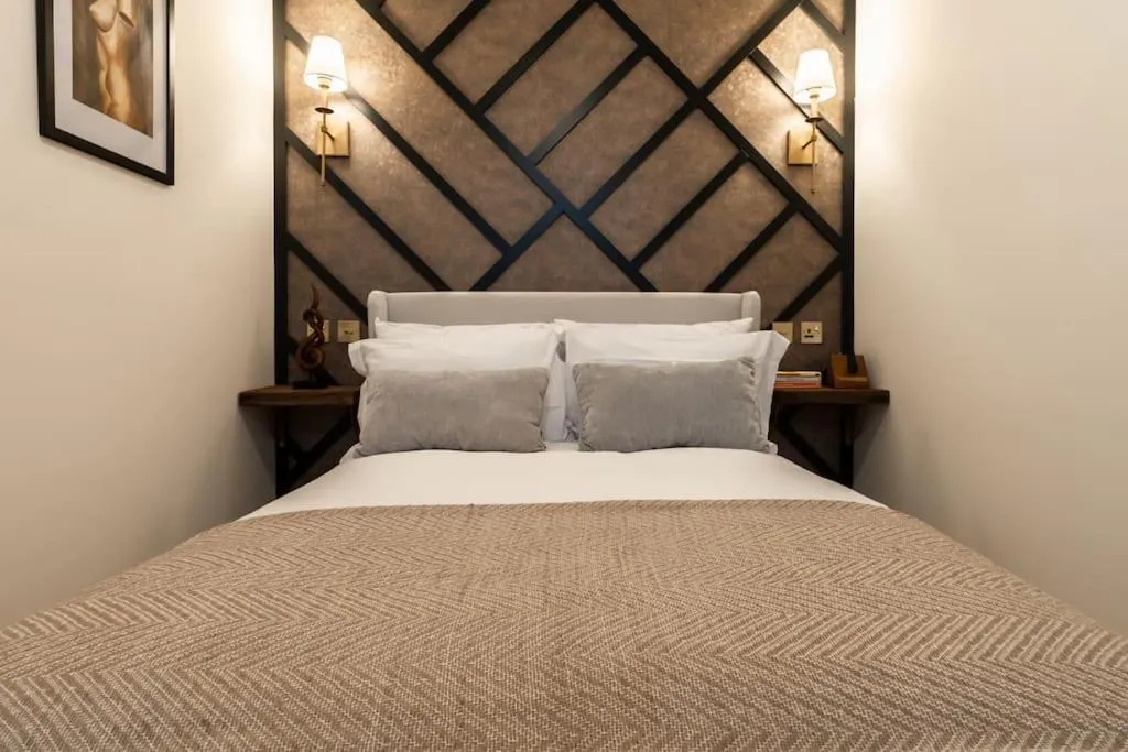 Image 6 of The Devonshire Suite – Your 5 STAR West End Stay!