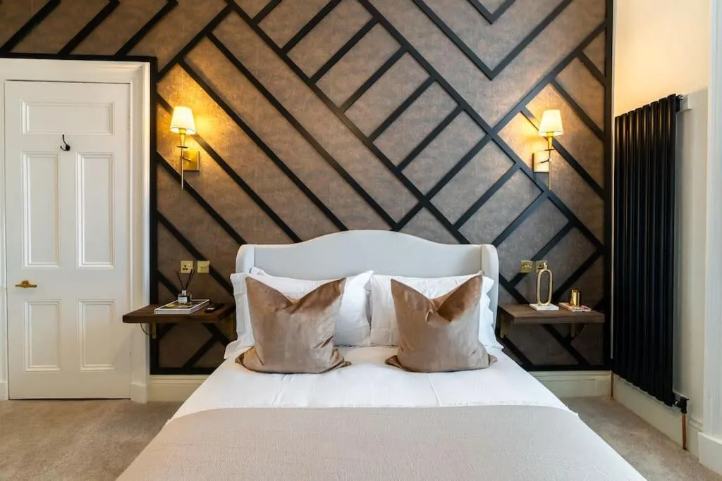 Image 1 of The Devonshire Suite – Your 5 STAR West End Stay!