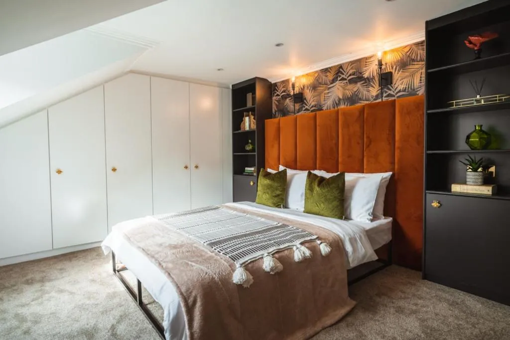 Image of The West End Loft – 5* Retreat – Private Parking!