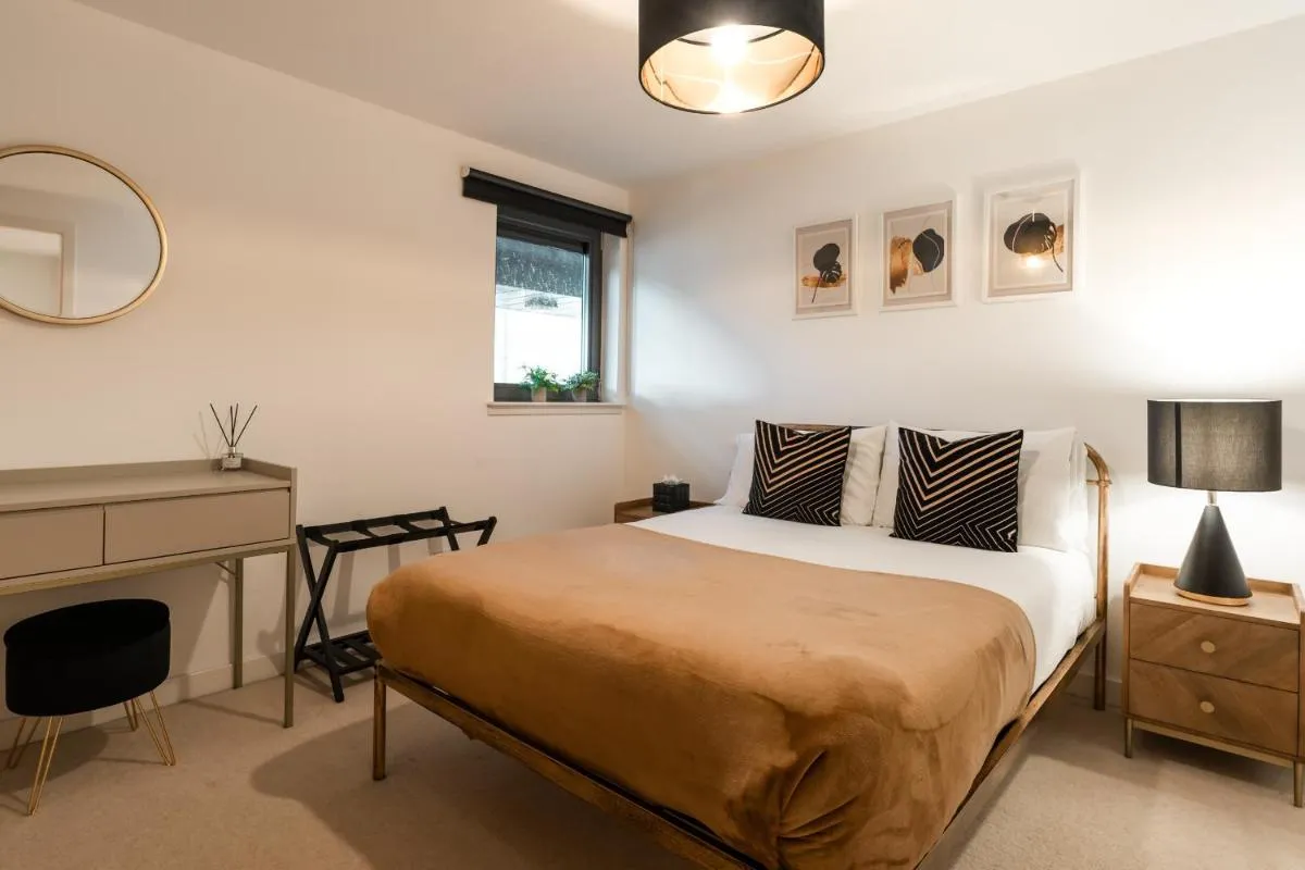 Image 5 of West End Escape – 5 Star Luxury – Prime Location