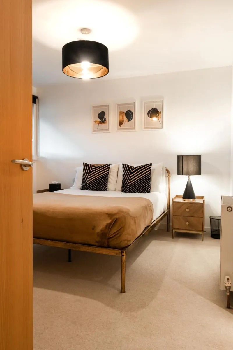 Image 3 of West End Escape – 5 Star Luxury – Prime Location