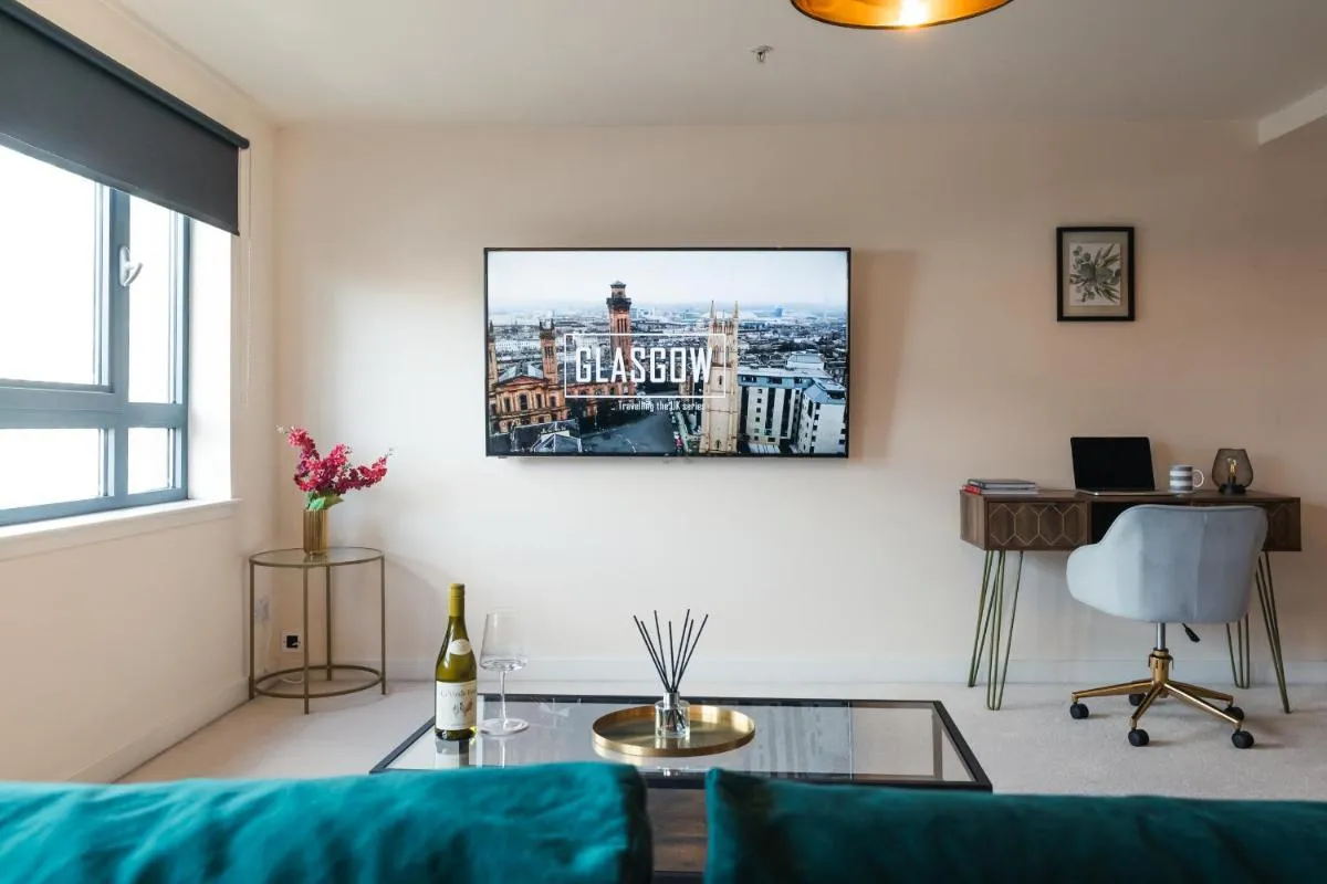 Image 2 of West End Escape – 5 Star Luxury – Prime Location