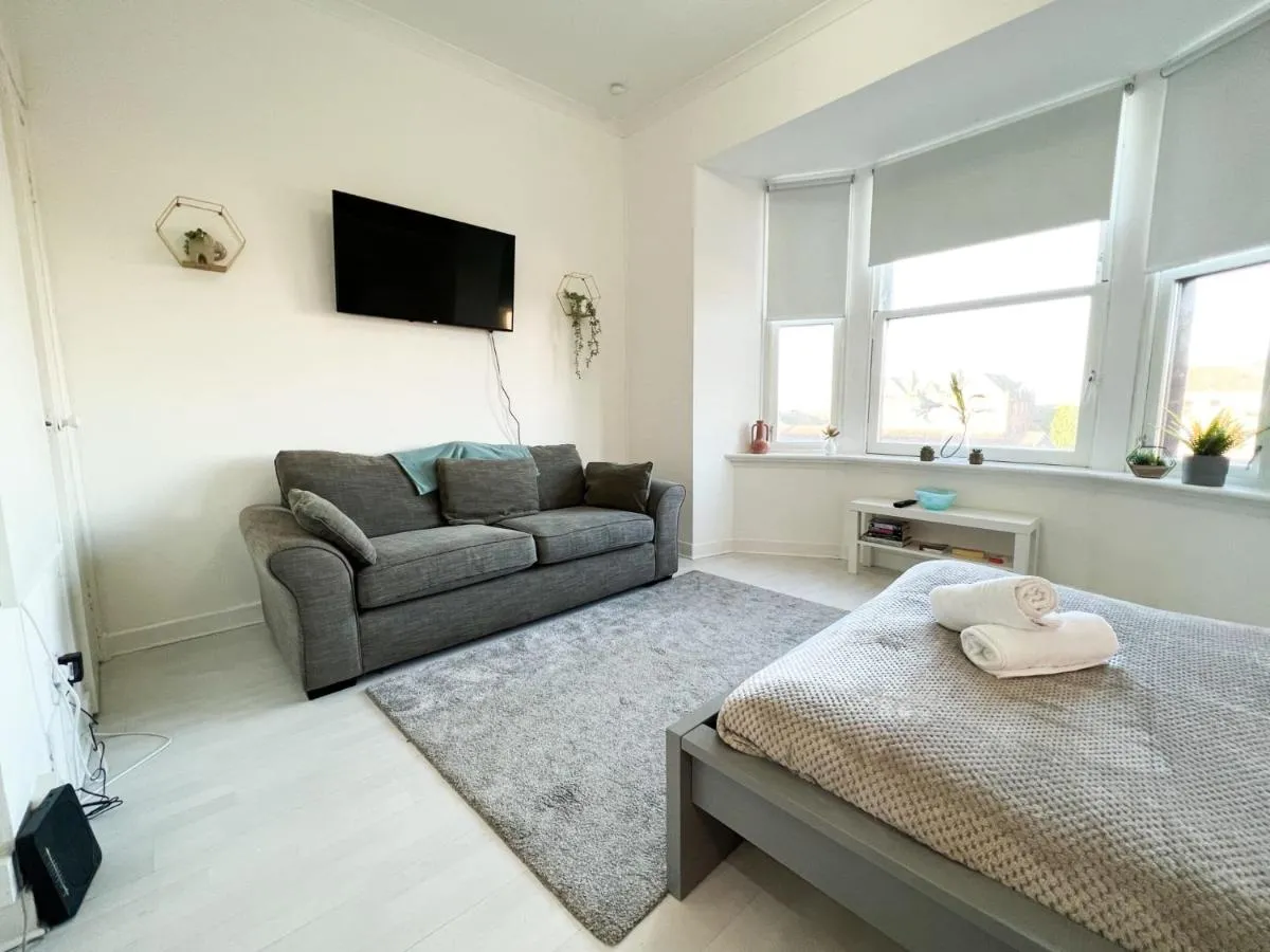 Image 3 of 1Bd Glasgow Apartment