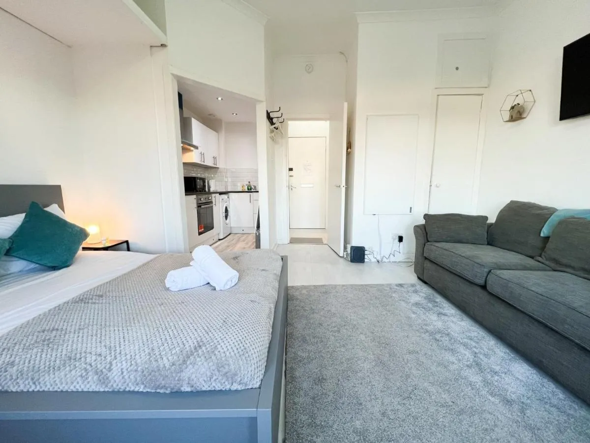 Image 4 of 1Bd Glasgow Apartment