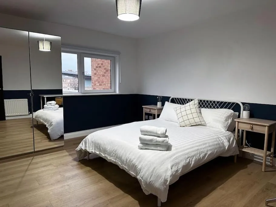 Image 6 of 3 Bedroom/3 Bathroom Large Flat Near OVO Hydro
