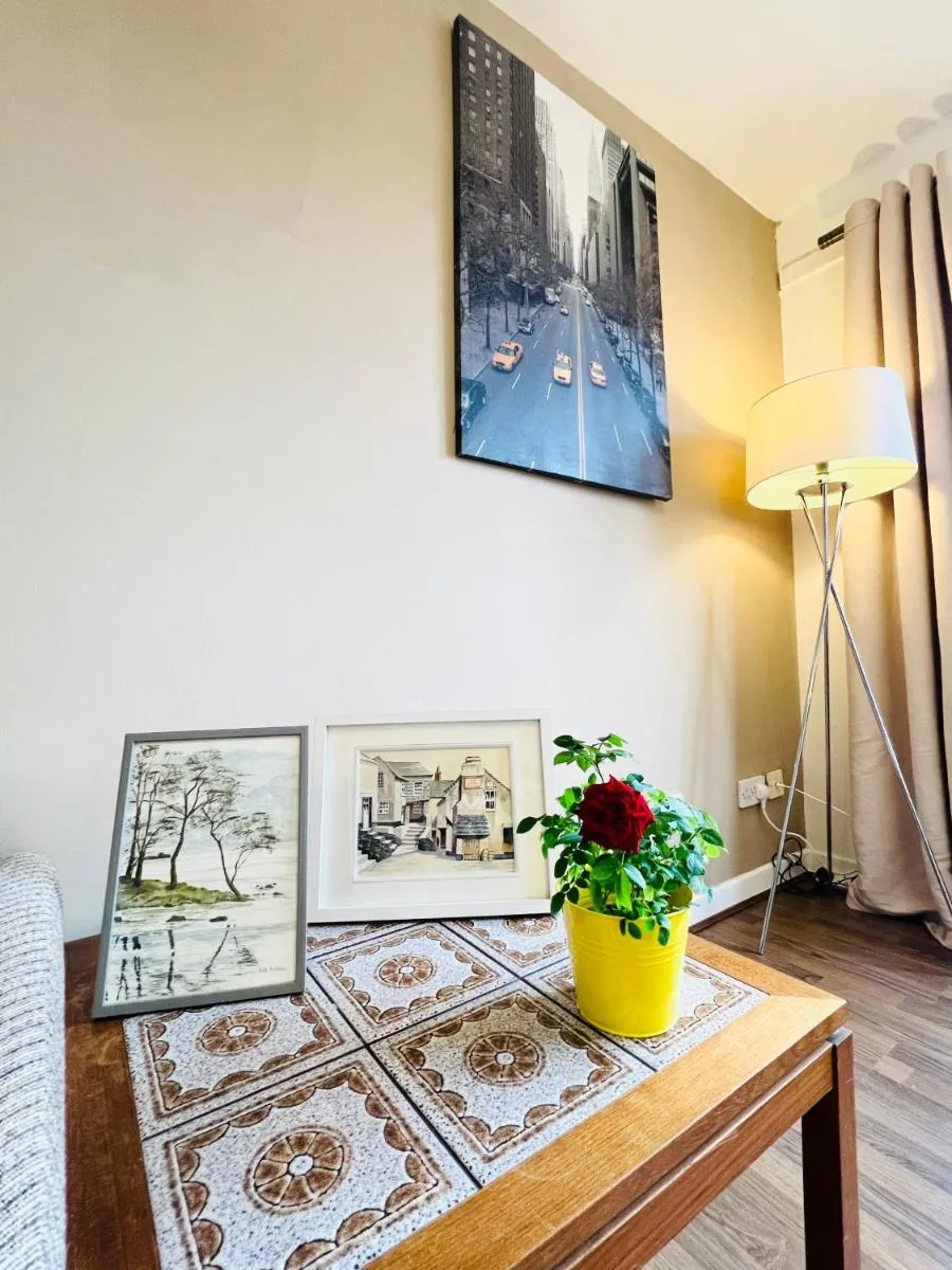 Image 5 of Beautiful & Spacious 2-Bed Flat in City Centre with Free Parking