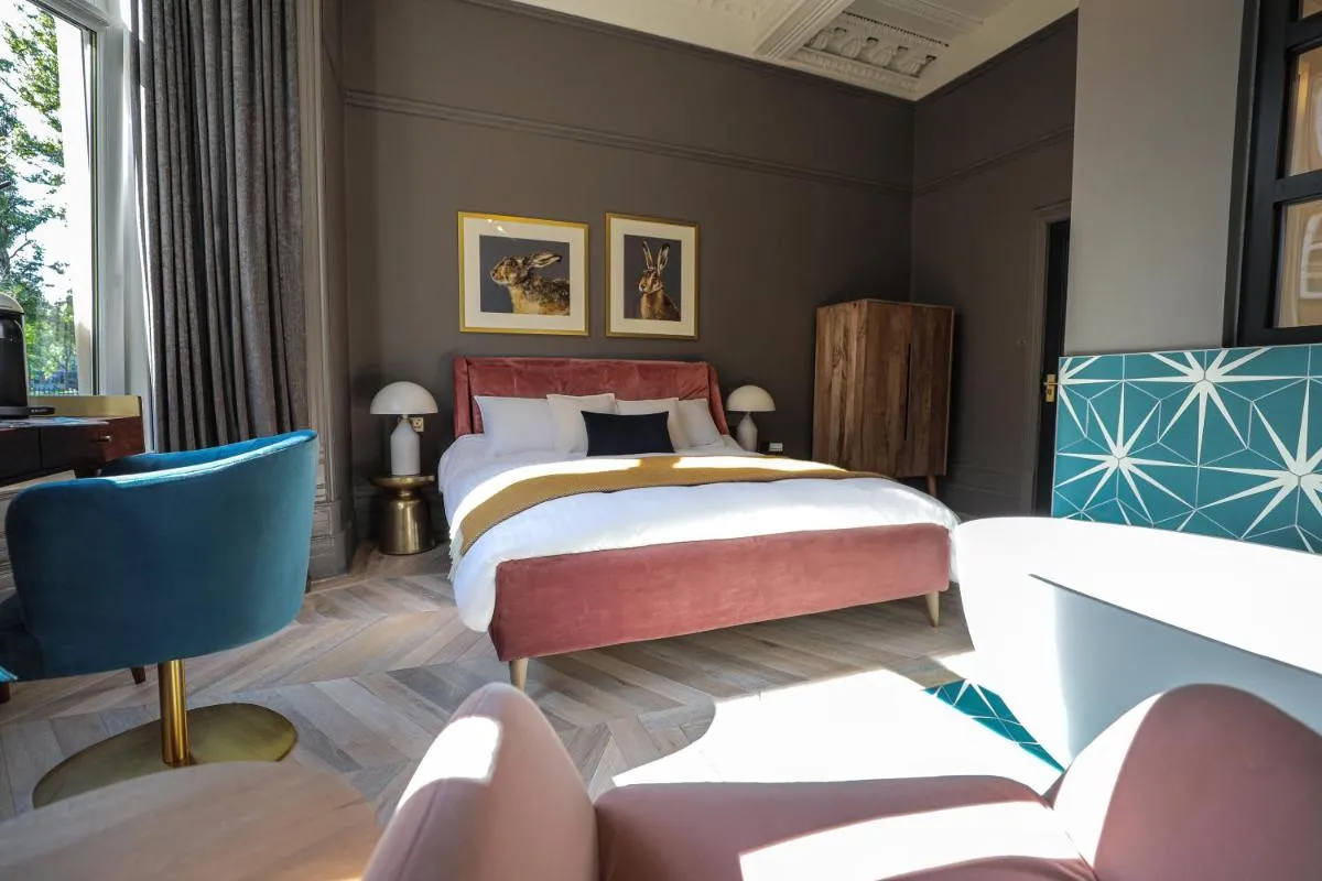 Image 3 of Boutique 50