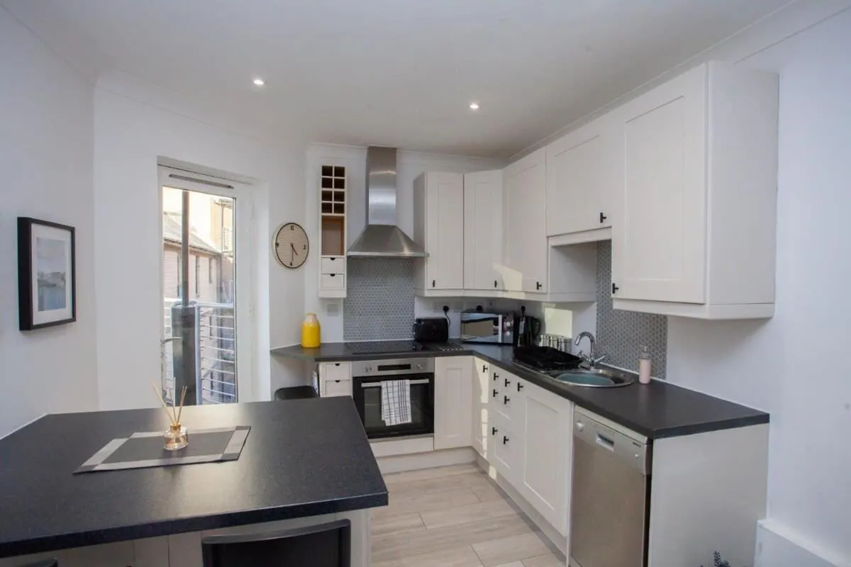 Image 1 of Bright Central Flat with Balcony and Free Parking