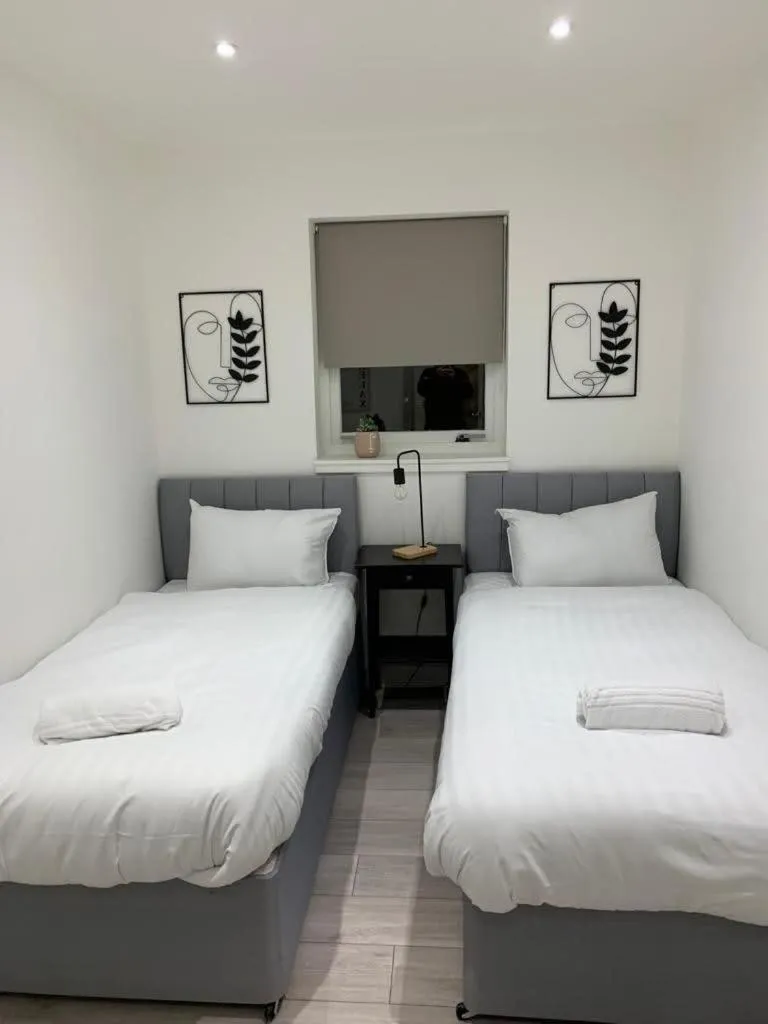 Image 5 of Bright Central Flat with Balcony and Free Parking
