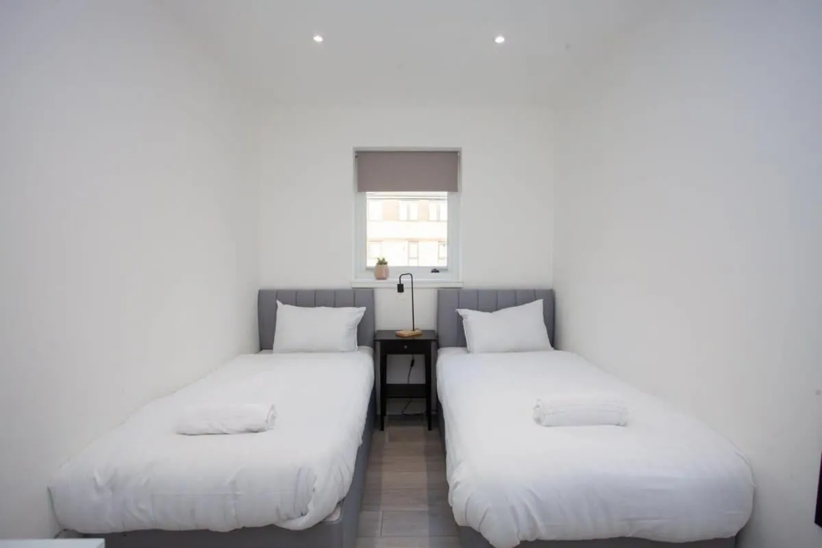 Image 6 of Bright Central Flat with Balcony and Free Parking