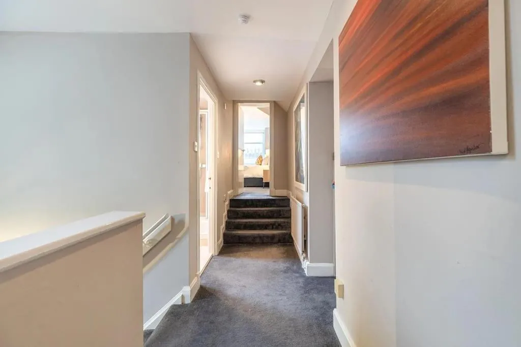 Image 1 of Bright and Central Duplex in Glasgow City Centre