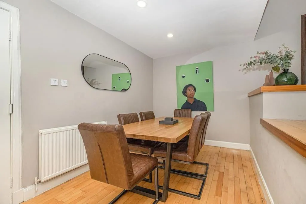Image 3 of Bright and Central Duplex in Glasgow City Centre