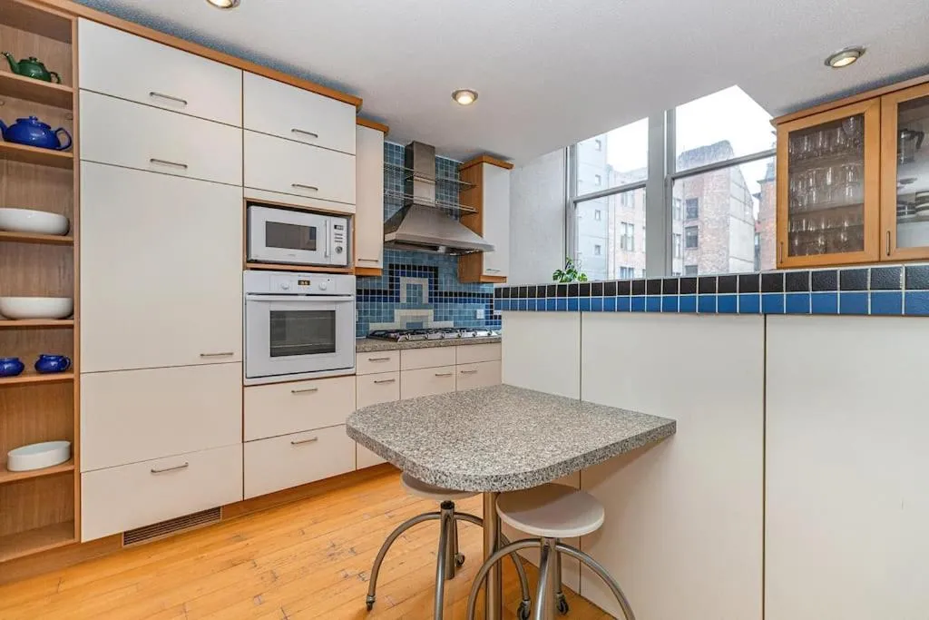 Image 5 of Bright and Central Duplex in Glasgow City Centre