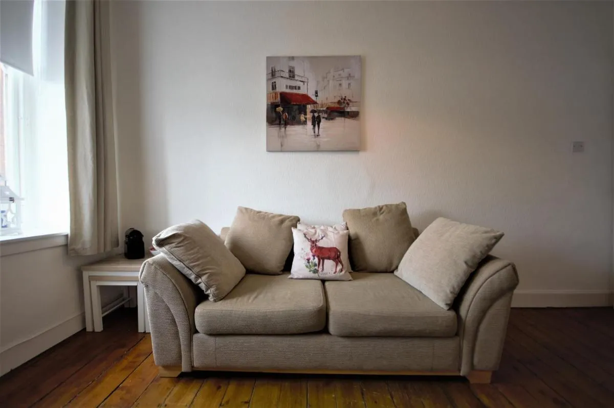 Image 4 of Bright and Cosy West End Apartment