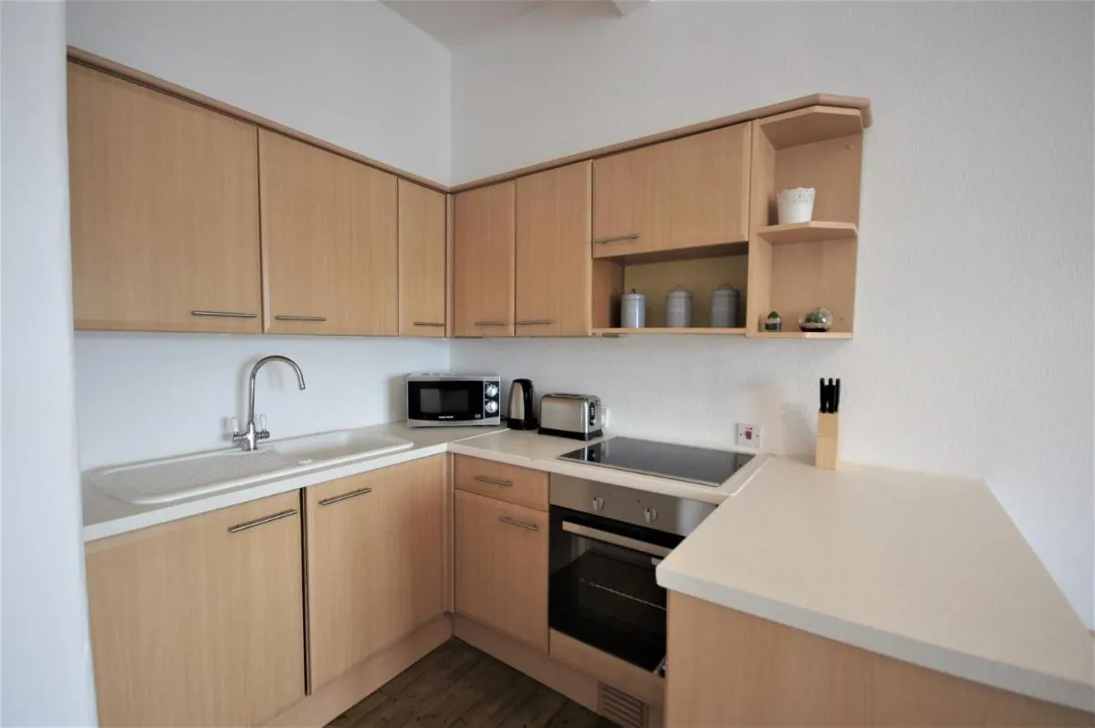 Image 6 of Bright and Cosy West End Apartment