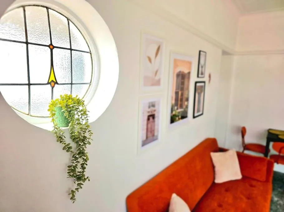 Image 3 of Charming 3-Bed Oasis-free parking