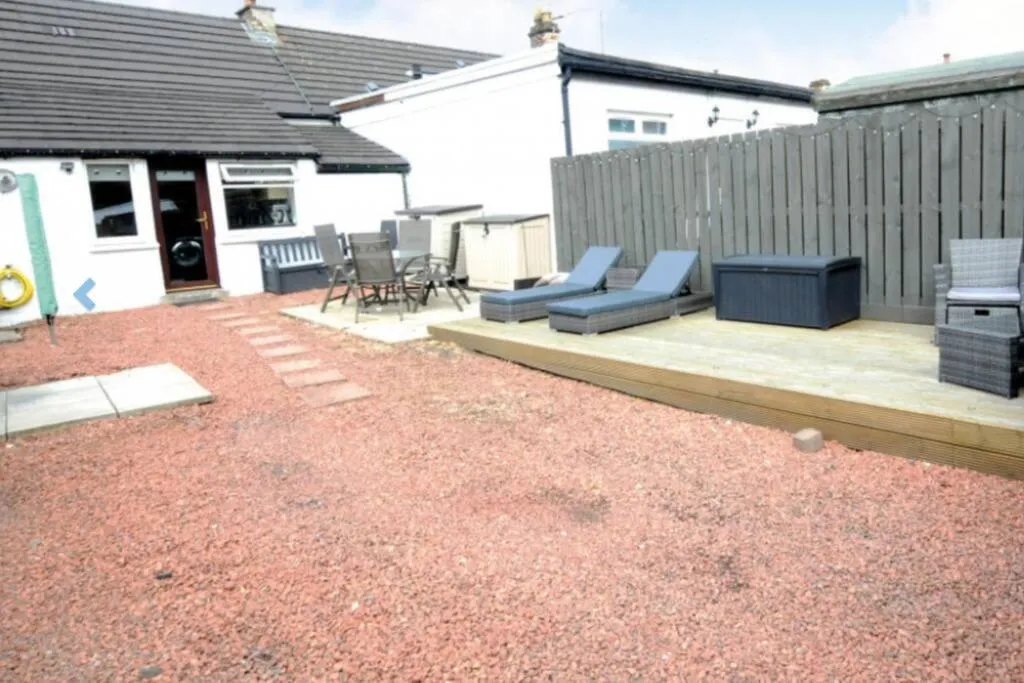 Image 3 of Cheerful One bedroom cottage with parking space.
