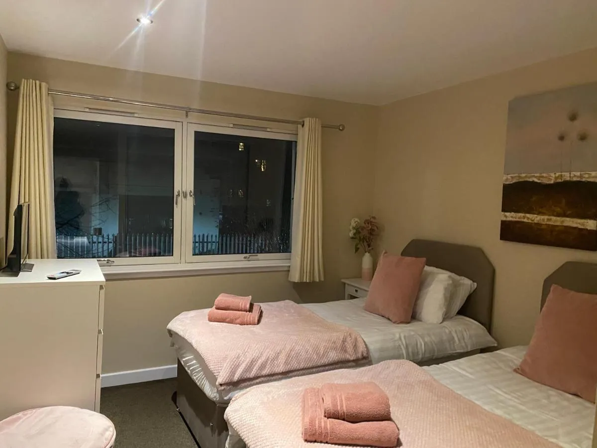 Image 5 of City Centre 2 bedroom apartment, secure parking.