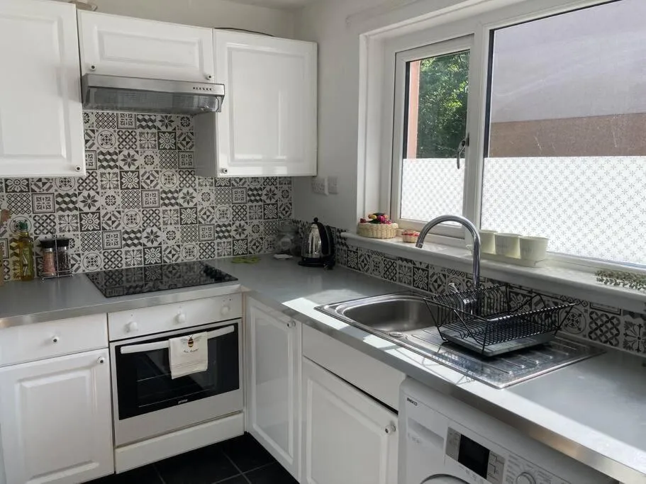 Image 2 of Comfy 1 bedroom flat with free parking